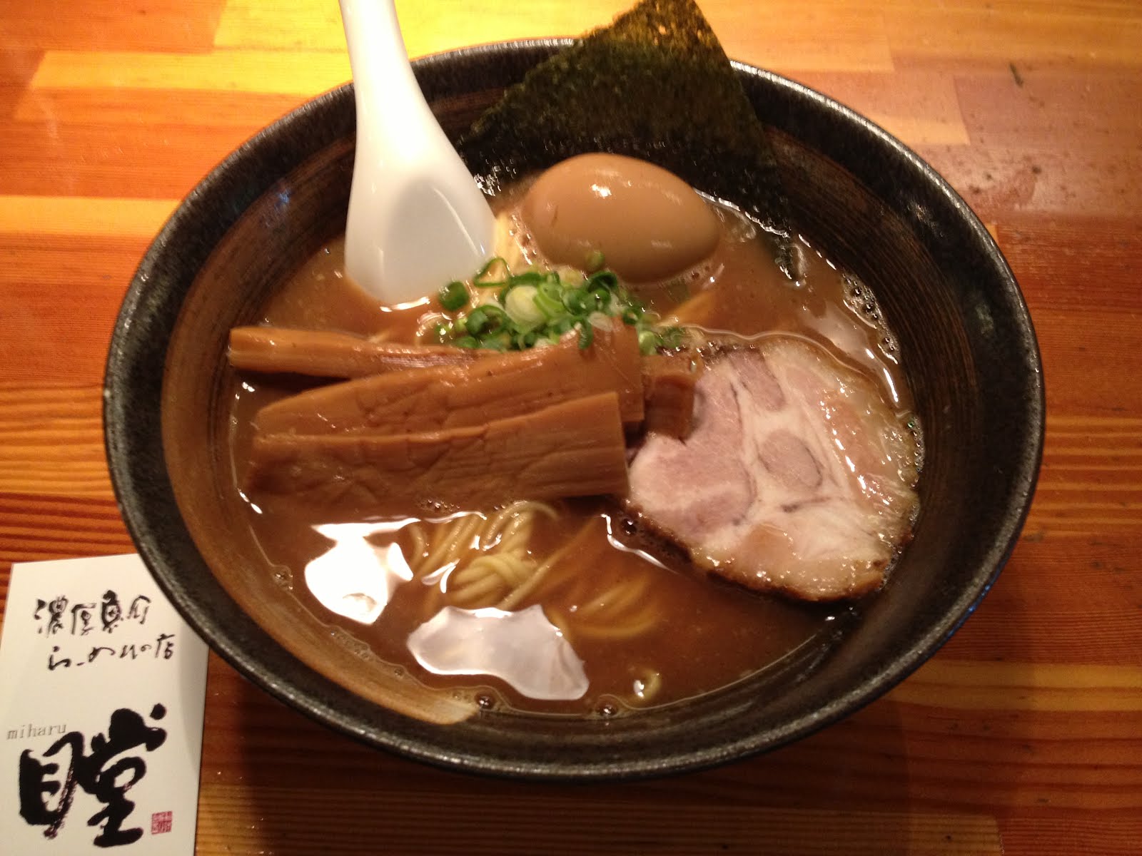 魚介系スープのラーメン。味玉入り。